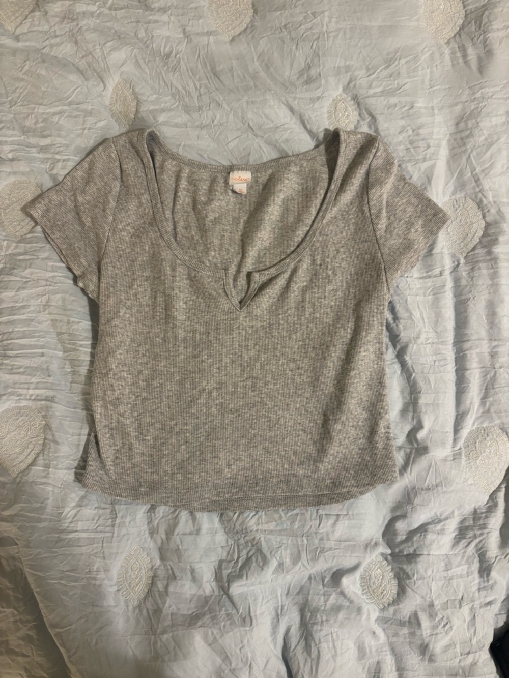 Colsie Gray Ribbed Notch-Neck Crop Top